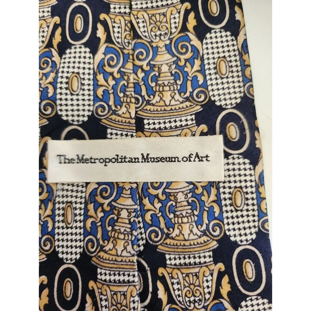 The Metropolitan Museum of Art silk necktie 100% silk B1